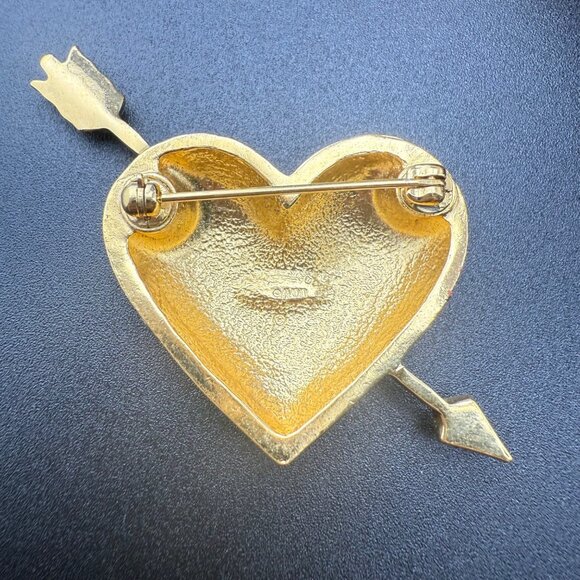 Original Avon Vintage Red Heart Brooch With Gold-Tone Pierced Arrow Etched Flora - Picture 4 of 6